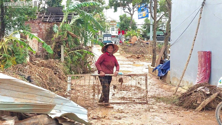 ‘Rốn lũ’ Hòa Vang ngổn ngang sau mưa ngập lịch sử ở Đà Nẵng - 3