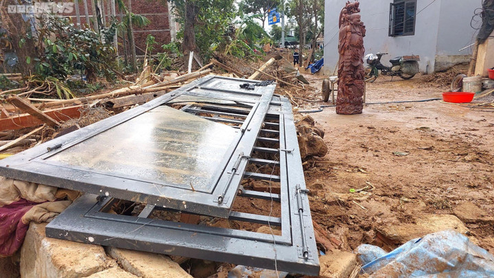 ‘Rốn lũ’ Hòa Vang ngổn ngang sau mưa ngập lịch sử ở Đà Nẵng - 5