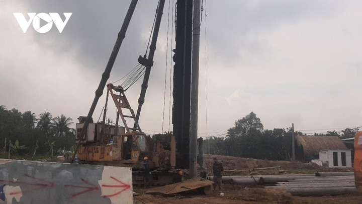 Dự án cầu Rạch Miễu 2 thi công chậm do gặp khó về mặt bằng và nguồn cát - 3