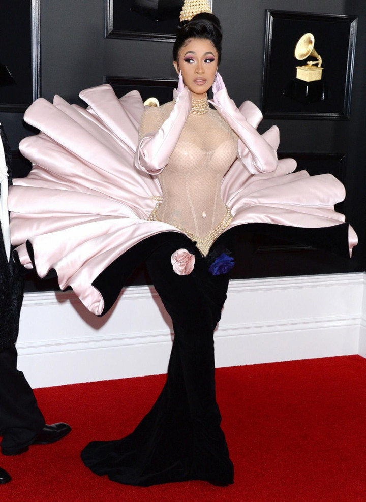 Những bộ trang phục kỳ quái gây sốc trên thảm đỏ Hollywood - 3