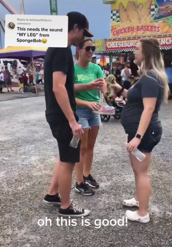 Video một 'cái chân' bất ngờ văng ra từ vòng đu quay khiến du khách thót tim - 2