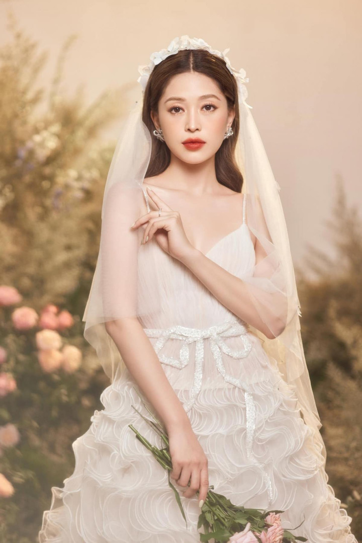 Á hậu Phương Nga và bốn mẫu váy cưới lung linh như công chúa - 9