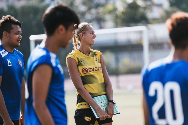 Vẻ đẹp không tì vết của nữ lãnh đạo CLB Borussia Dortmund - 2