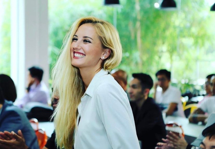 Vẻ đẹp không tì vết của nữ lãnh đạo CLB Borussia Dortmund - 4