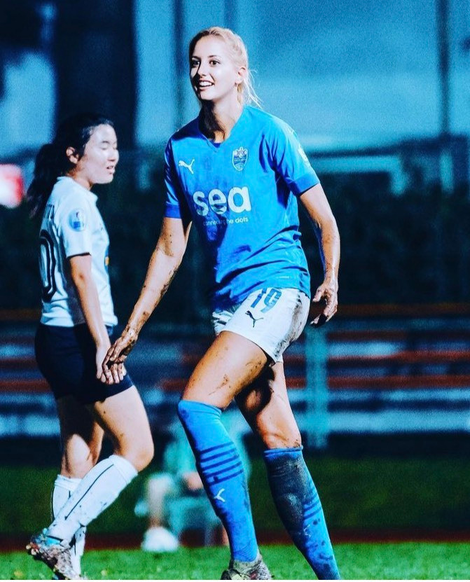 Vẻ đẹp không tì vết của nữ lãnh đạo CLB Borussia Dortmund - 1