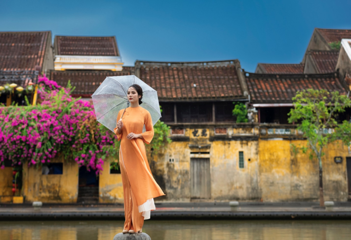 Hoa khôi Hà thành Trà My đẹp thướt tha trên phố cổ với áo dài truyền thống - 5
