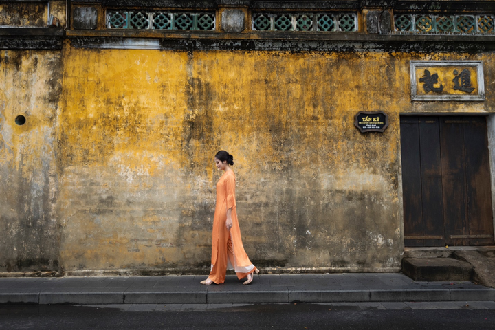 Hoa khôi Hà thành Trà My đẹp thướt tha trên phố cổ với áo dài truyền thống - 3
