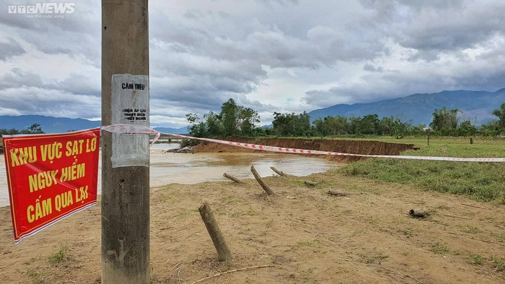 Quảng Nam: 'Hà bá' ngoạm đất sản xuất, uy hiếp nhà cửa, dân khăn gói di dời - 4