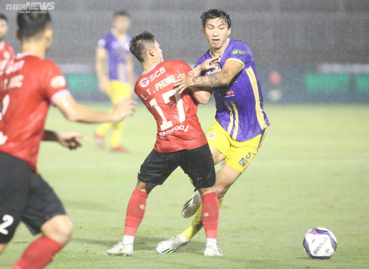 Trực tiếp bóng đá TP.HCM 0-6 Hà Nội FC: Đoàn Văn Hậu ghi bàn siêu phẩm - 1