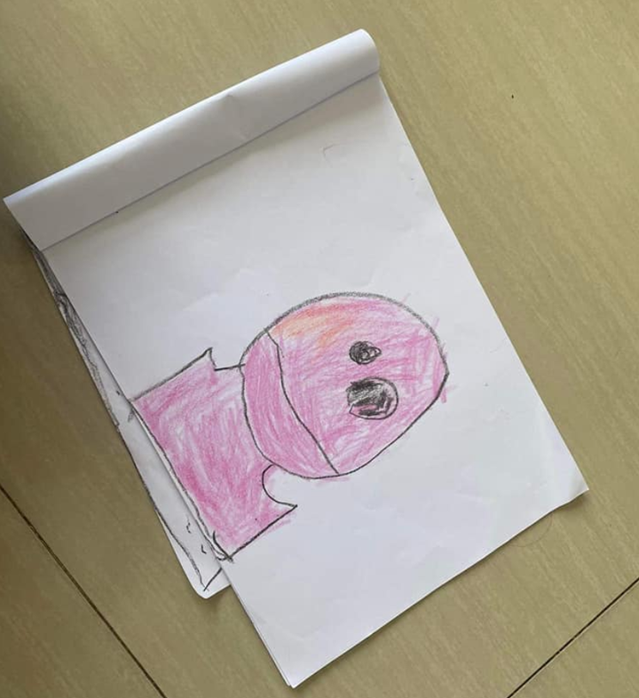 Giật mình 'xỉu ngang' với các bức tranh trẻ con vẽ tặng mẹ nhân ngày 20/10 - 7