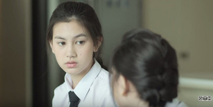 Lỡ tiết lộ em gái là con nuôi, cả nhà rối ren vì thái độ lạ của em ấy sau đó - 1