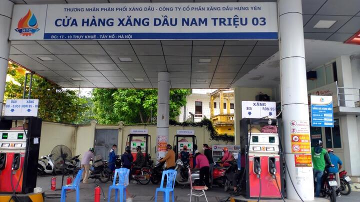 Vẫn có cửa hàng xăng dầu ở Hà Nội phải nghỉ chờ nhập hàng - 11