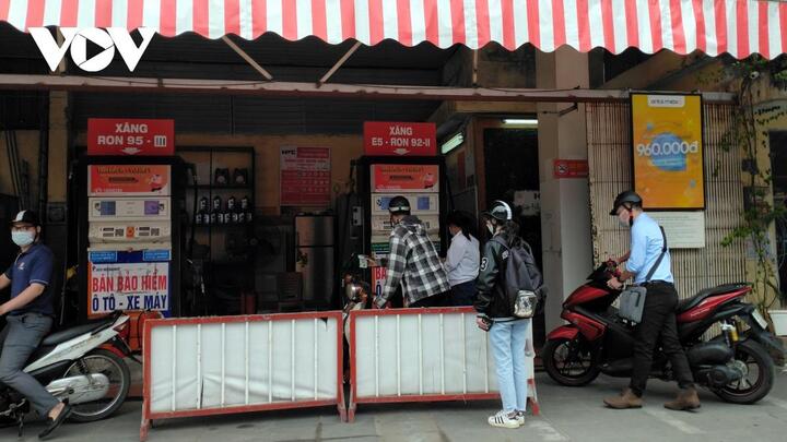 Vẫn có cửa hàng xăng dầu ở Hà Nội phải nghỉ chờ nhập hàng - 9
