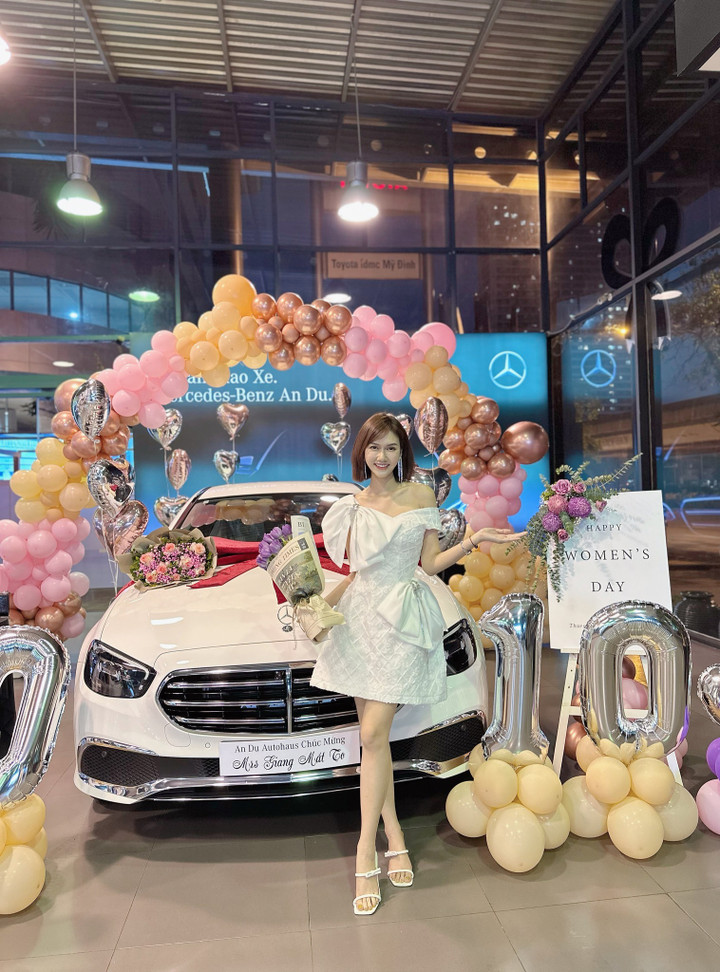 Sao Việt 21/10: Lệ Quyên cười hết cỡ khi được Lâm Bảo Châu vác trên vai - 12