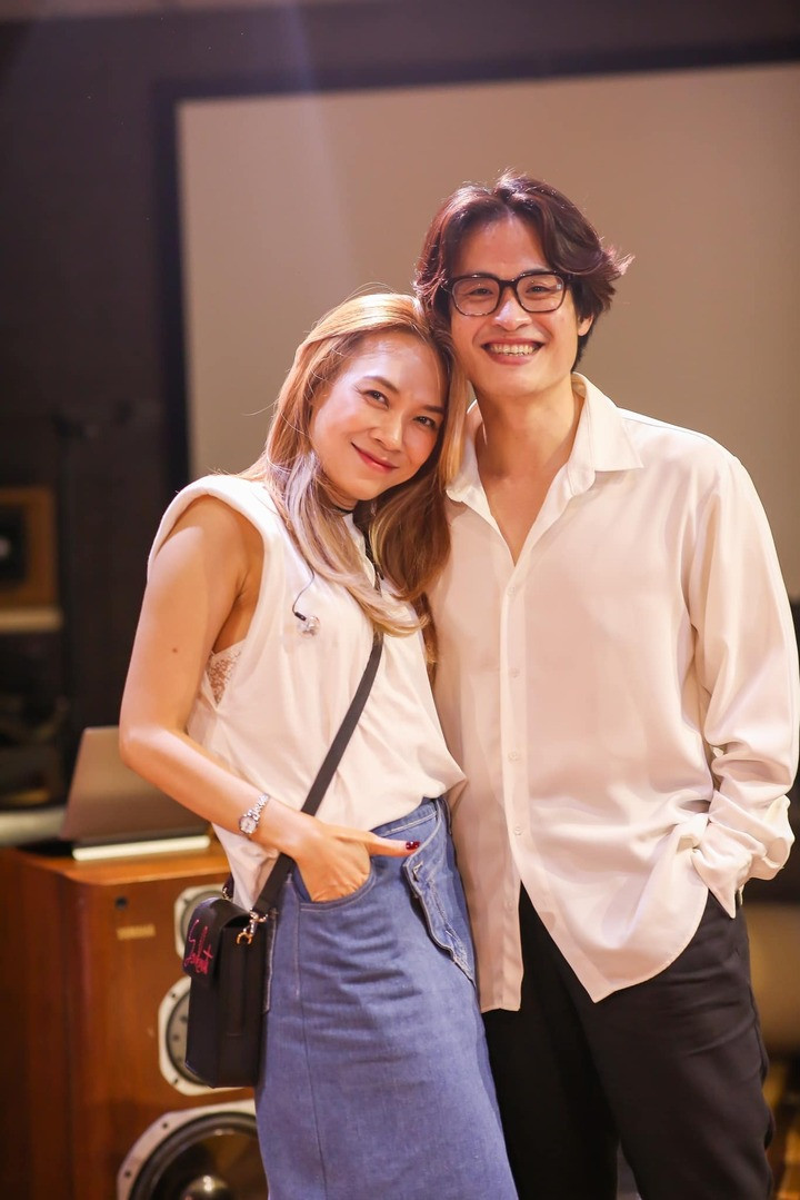 Sao Việt 21/10: Lệ Quyên cười hết cỡ khi được Lâm Bảo Châu vác trên vai - 3