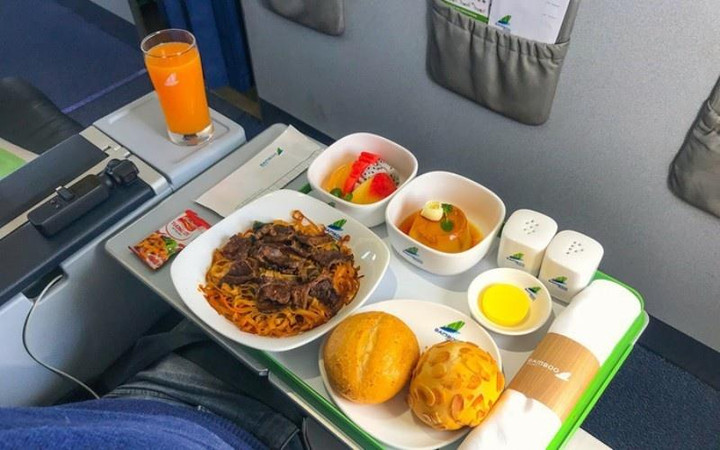 Công ty suất ăn hàng không lần đầu có lãi sau 9 quý lỗ liên tiếp - 1