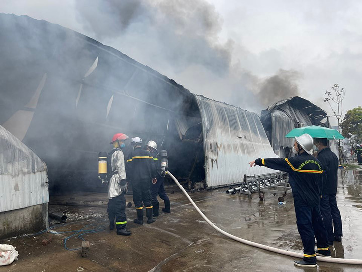 Khởi tố vụ án cháy nhà kho khiến 1 người thiệt mạng ở Hà Nội - 2