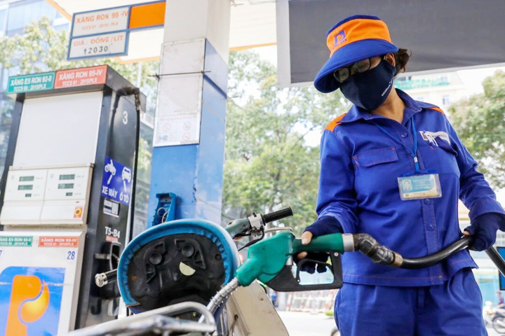 Tình trạng hết xăng dầu còn đến bao giờ? - 1