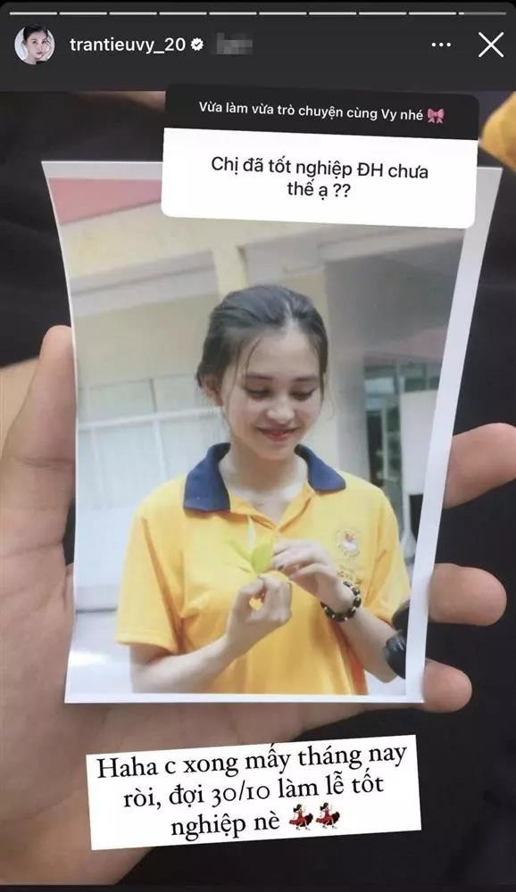 Hoa hậu Trần Tiểu Vy háo hức báo tin vui, chuẩn bị làm lễ tốt nghiệp đại học - 2