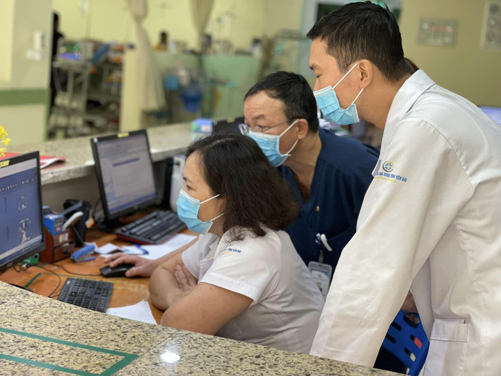 Món quà 20/10 đặc biệt: Bệnh nhân biết mở mắt, kêu đau, bác sĩ vui mừng - 1