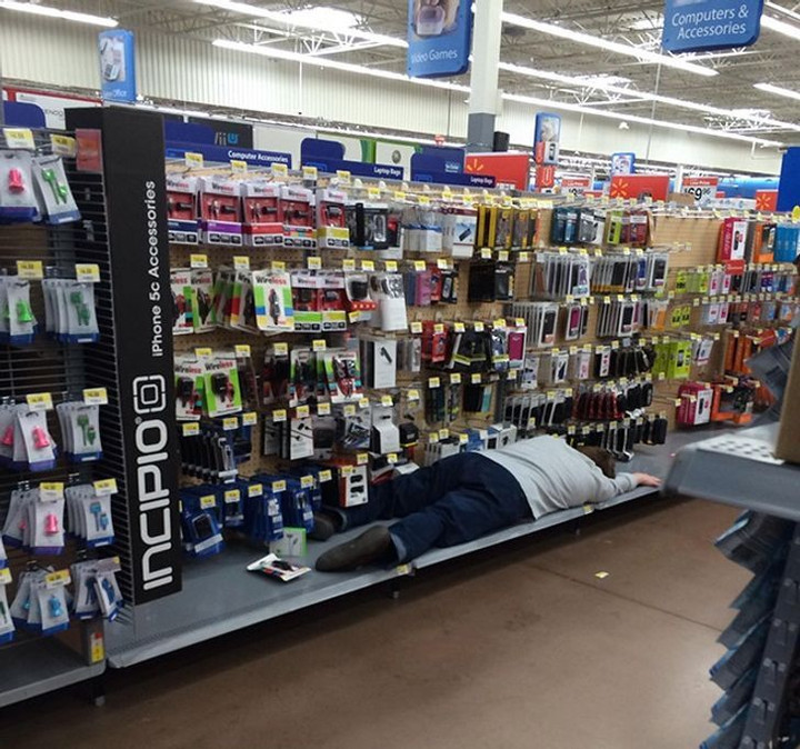 Tổng hợp khoảnh khắc khó hiểu hài hước vô tình bắt gặp trong siêu thị - 4