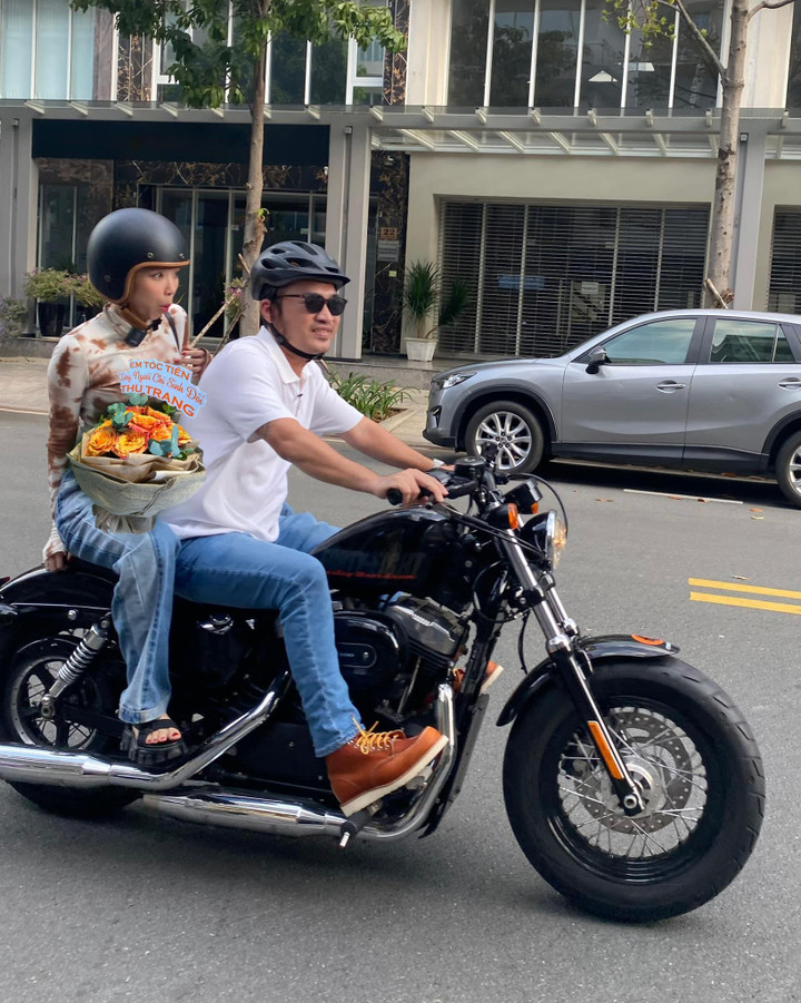 Tóc Tiên bất ngờ tặng hoa và nhận Thu Trang là 'người chị sinh đôi' - 4