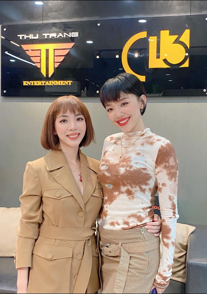 Tóc Tiên bất ngờ tặng hoa và nhận Thu Trang là 'người chị sinh đôi' - 1