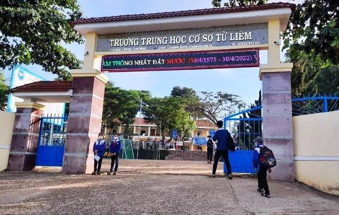 Nam sinh lớp 9 bị đâm tử vong trên đường đi học về - 1