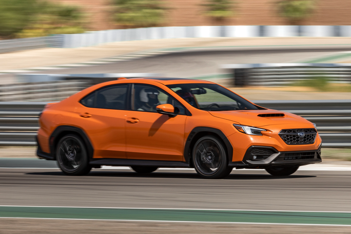 Những mẫu xe tiền tỷ tại Triển lãm Ôtô Việt Nam 2022 - 3