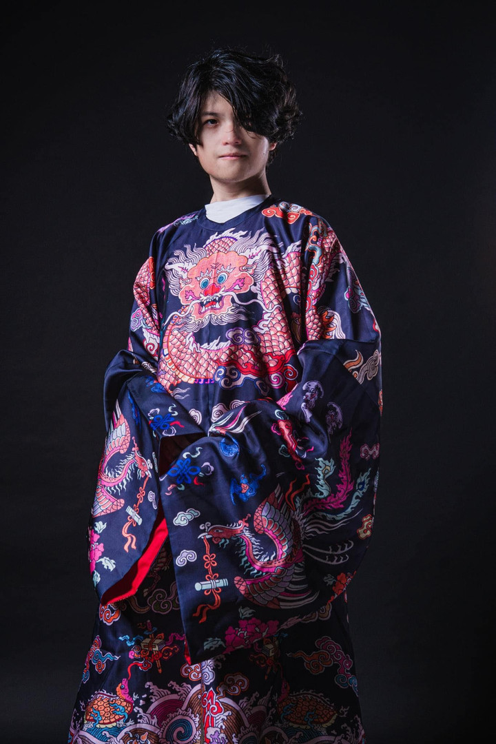 Nam sinh mỗi tuần mặc một bộ trang phục cổ đến lớp - 3