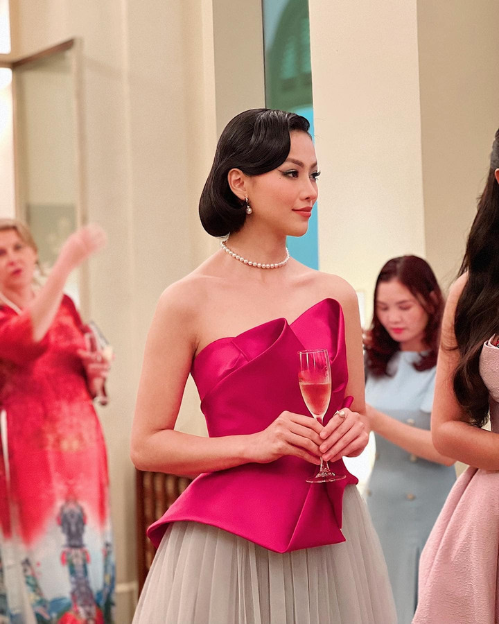 Sao Việt 22/10: Siu Black trẻ đẹp bất ngờ ở tuổi 55 - 6