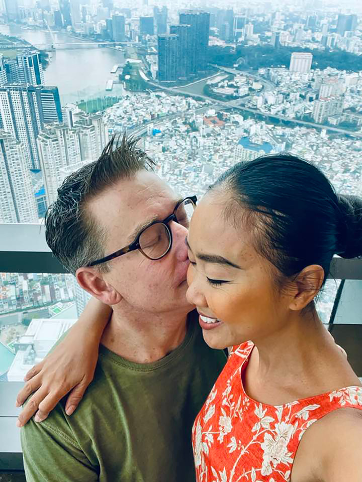 Sao Việt 22/10: Siu Black trẻ đẹp bất ngờ ở tuổi 55 - 2