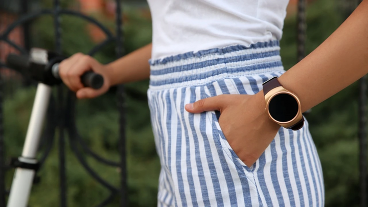 Điểm danh 5 mẫu smartwatch nhỏ gọn, nhiều tính năng hay dành cho 'hội chị em' - 1