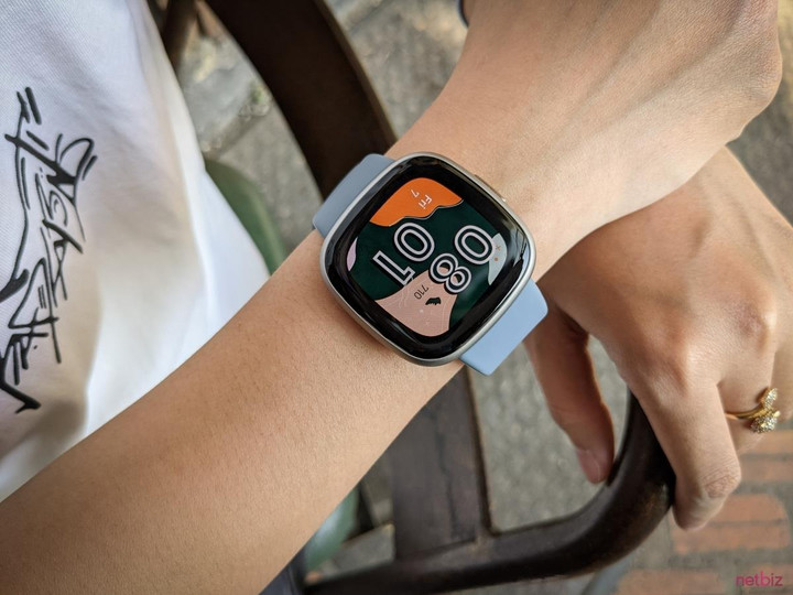 Điểm danh 5 mẫu smartwatch nhỏ gọn, nhiều tính năng hay dành cho 'hội chị em' - 10