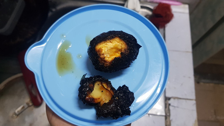 Toát mồ hôi trước thành quả nấu nướng của người như thể 'có thù với bếp núc' - 6