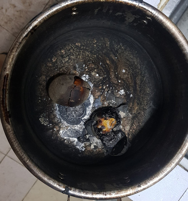 Toát mồ hôi trước thành quả nấu nướng của người như thể 'có thù với bếp núc' - 5