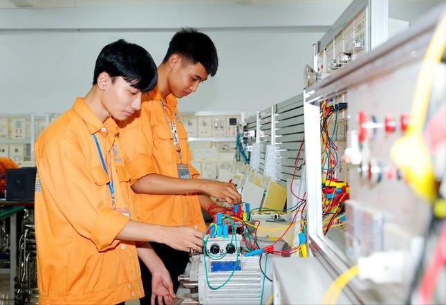 Nhiều khó khăn, rào cản đang đè lên giáo dục nghề nghiệp - 1