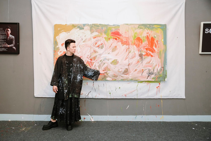 NSƯT Thành Lộc ấn tượng với tranh 'bạc tỷ' của hoạ sĩ 9x - 3