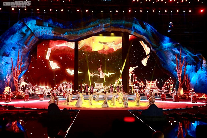 Quảng Ninh: Hàng nghìn người xem chung kết Hoa hậu Biển đảo Việt Nam 2022 - 2