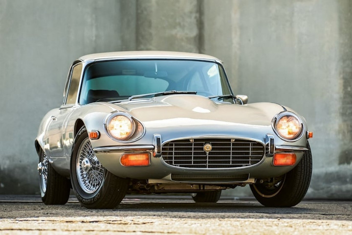 Những chiếc xe thể thao tuyệt nhất được trang bị động cơ V12 - 2