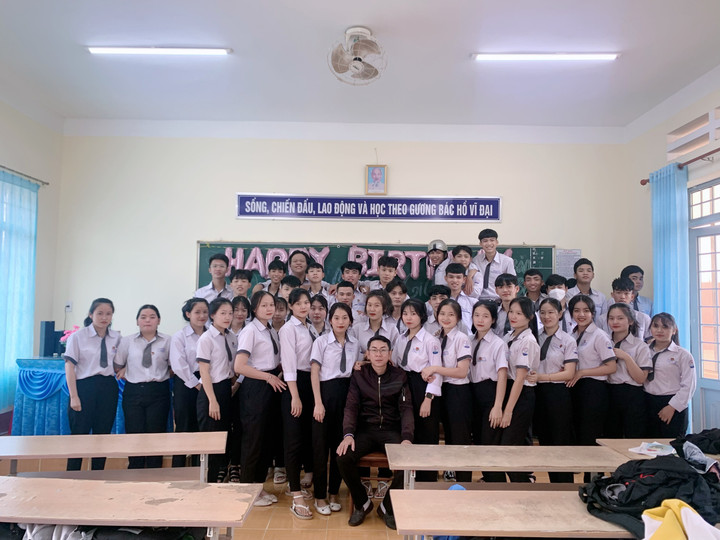 Bật cười trước món quà học trò tặng thầy giáo vào ngày sinh nhật - 2