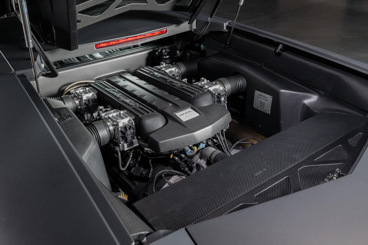 Siêu phẩm Lamborghini Reventon được đấu giá - 12