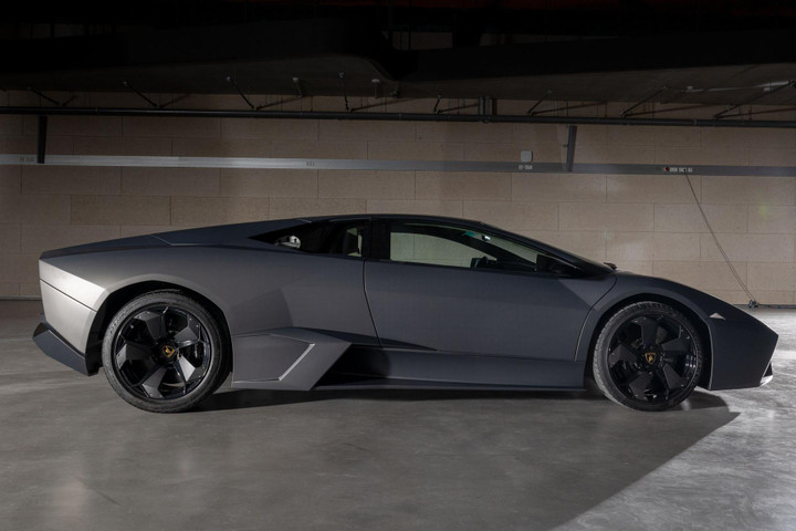 Siêu phẩm Lamborghini Reventon được đấu giá - 5