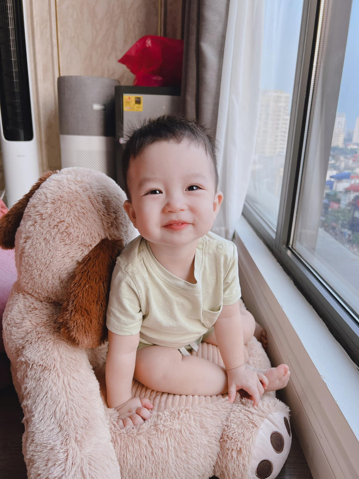 Sao Việt 25/10: Bằng Kiều hạnh phúc khoe ảnh con trai thứ tư - 1