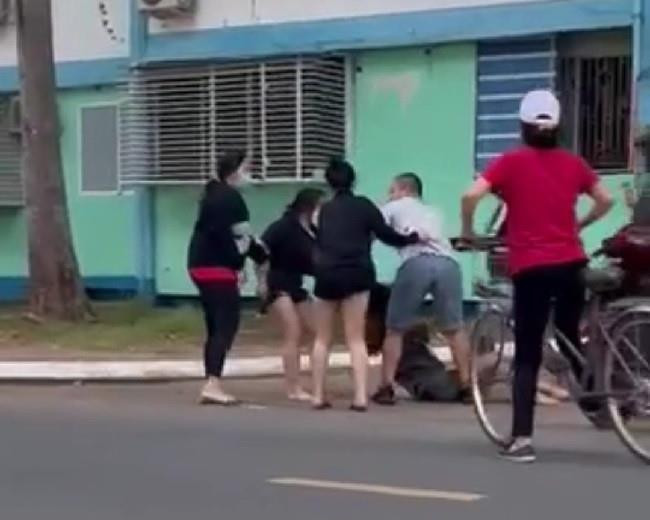 Nữ sinh lớp 10 ở Vũng Tàu bị đánh hội đồng dã man bằng mũ bảo hiểm - 2