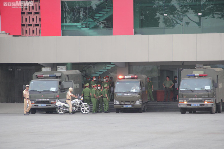 An ninh thắt chặt tại phiên tòa xét xử đường dây làm giả 200 triệu lít xăng - 3