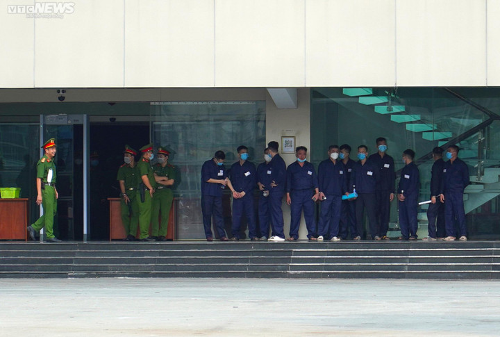 An ninh thắt chặt tại phiên tòa xét xử đường dây làm giả 200 triệu lít xăng - 4