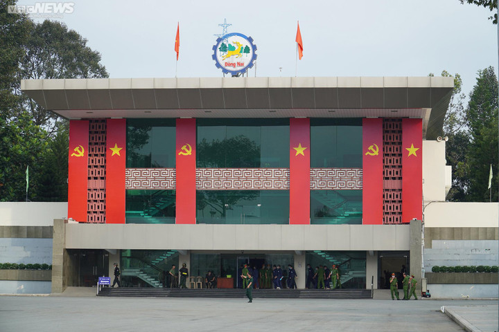 An ninh thắt chặt tại phiên tòa xét xử đường dây làm giả 200 triệu lít xăng - 1