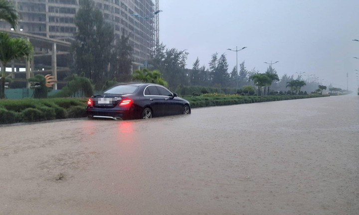 Đôi nam nữ bị nước cuốn khi qua ngầm tràn, người phụ nữ tử vong - 2