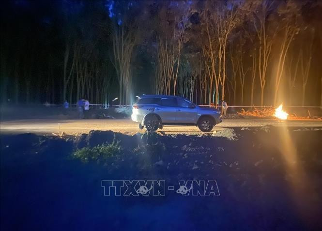 Điều tra vụ đập phá xe ô tô, dùng cuốc đánh chết chủ xe ở rẫy cao su - 4